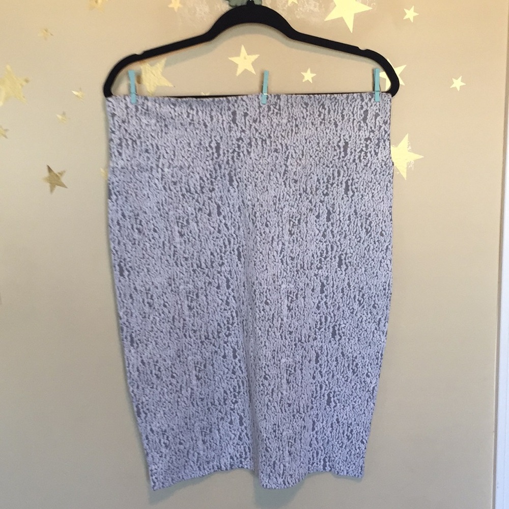 Lularoe Cassie (XL) skirt, Textured Grey/White